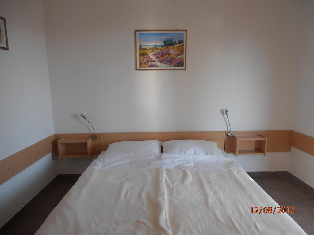 Apartments Meni Drage Room photo