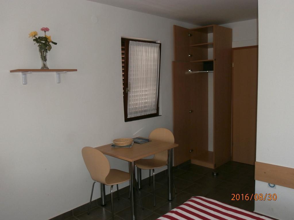 Apartments Meni Drage Exterior photo