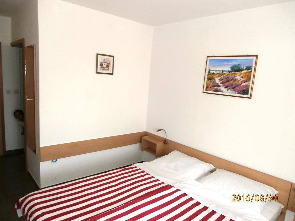 Apartments Meni Drage Exterior photo