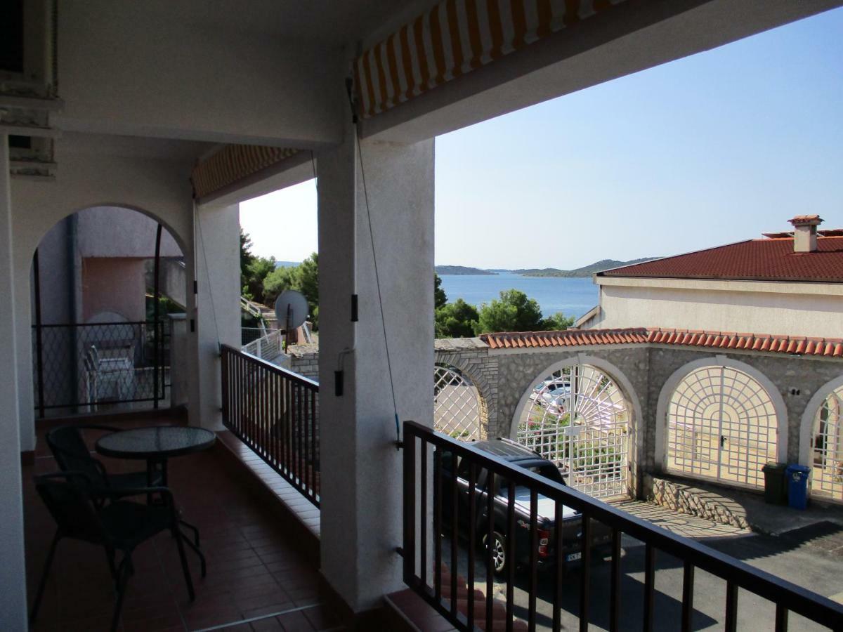 Apartments Meni Drage Exterior photo